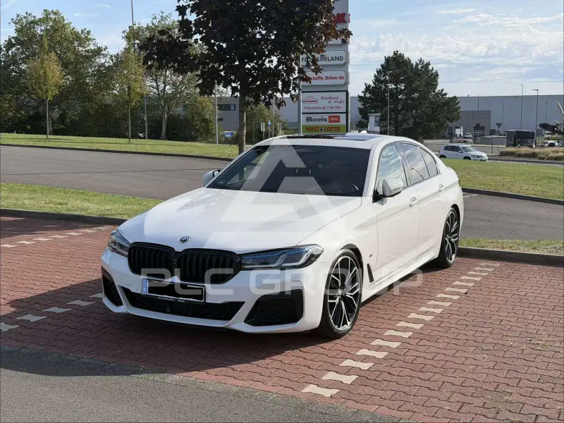 2022 BMW 550M