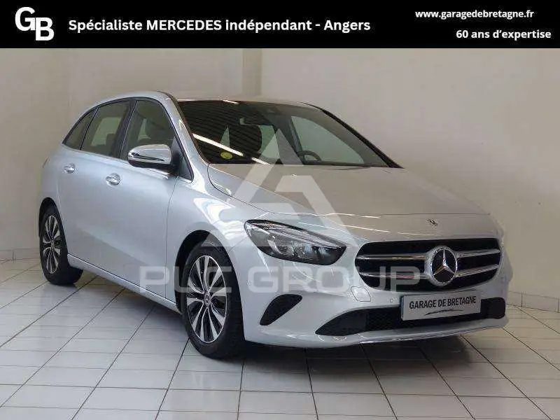 2022 Mercedes Benz B 200