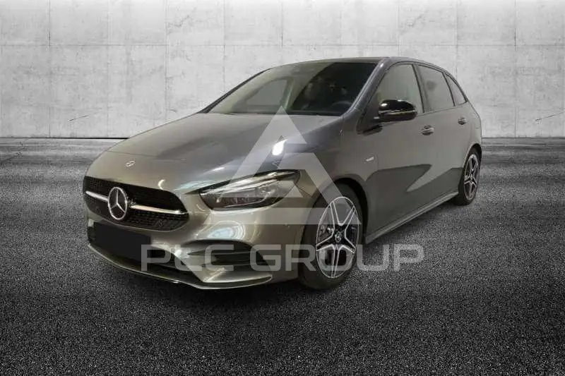 2022 Mercedes Benz B 200