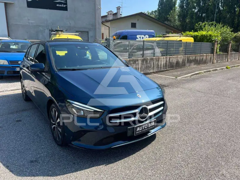 2022 Mercedes Benz B 200