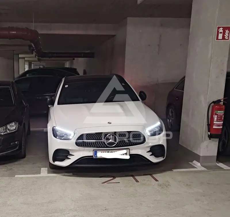 2022 Mercedes Benz E 300