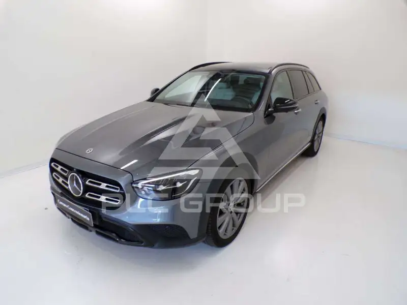 2022 Mercedes Benz E 220