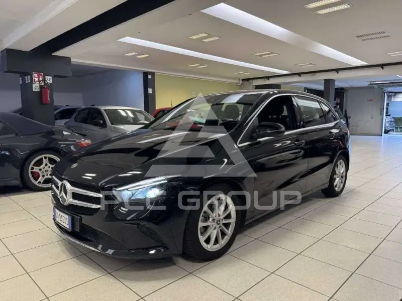 2022 Mercedes Benz B 180