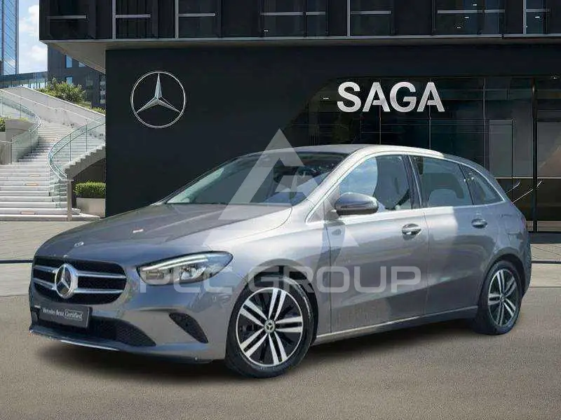 2022 Mercedes Benz B 180
