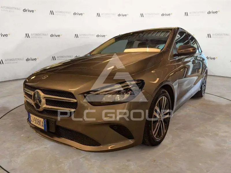 2022 Mercedes Benz B 180