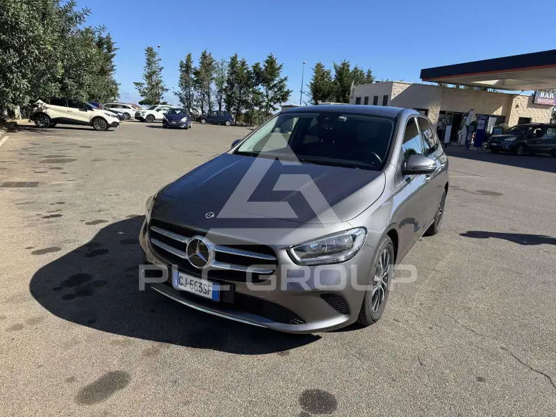 2022 Mercedes Benz B 180