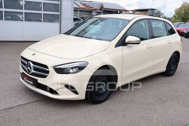 2022 Mercedes Benz B 180