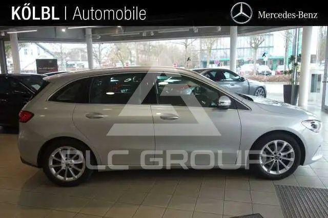 2022 Mercedes Benz B 180