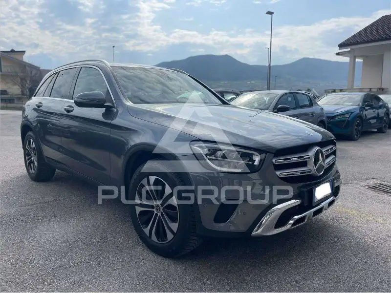 2022 Mercedes Benz GLC 220