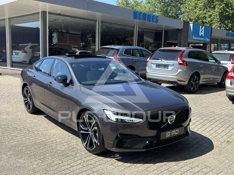 2022 Volvo S90
