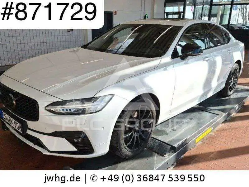 2022 Volvo S90