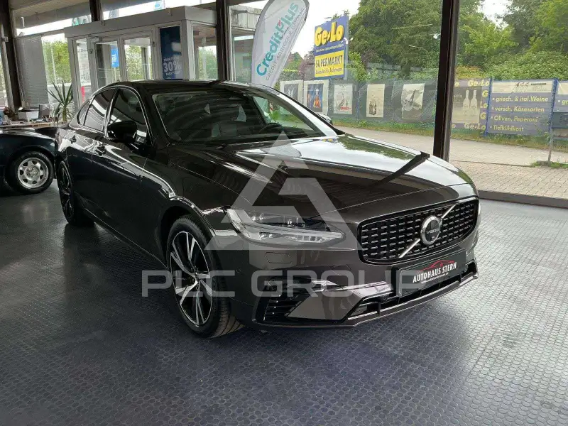 2022 Volvo S90
