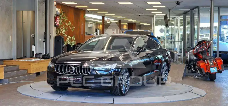2022 Volvo S90