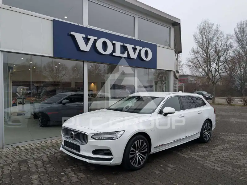 2022 Volvo V90