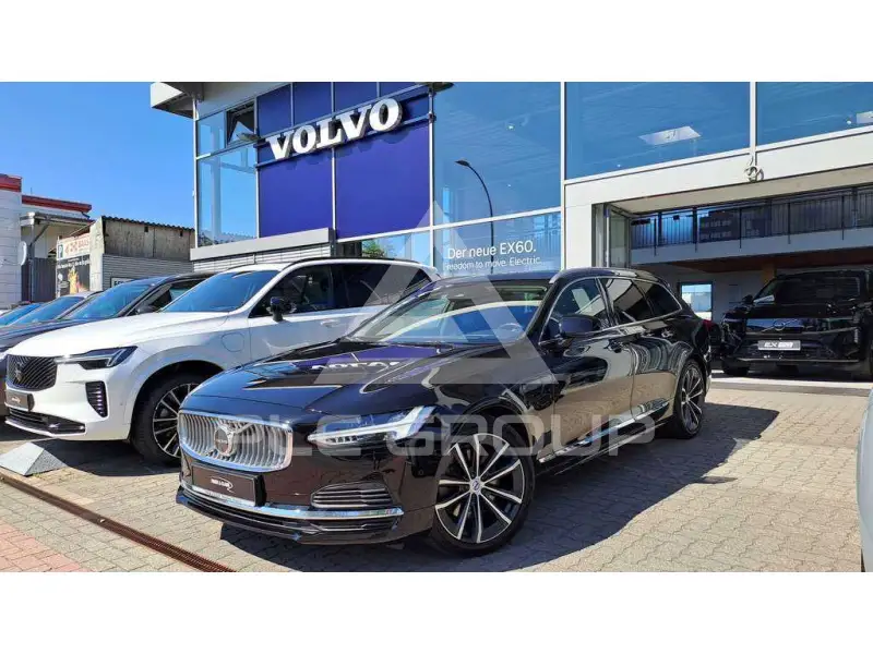 2022 Volvo V90