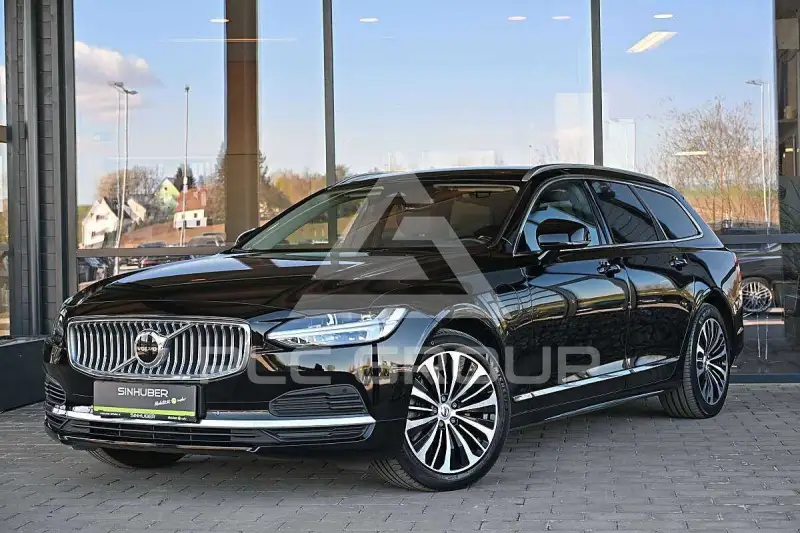 2022 Volvo V90