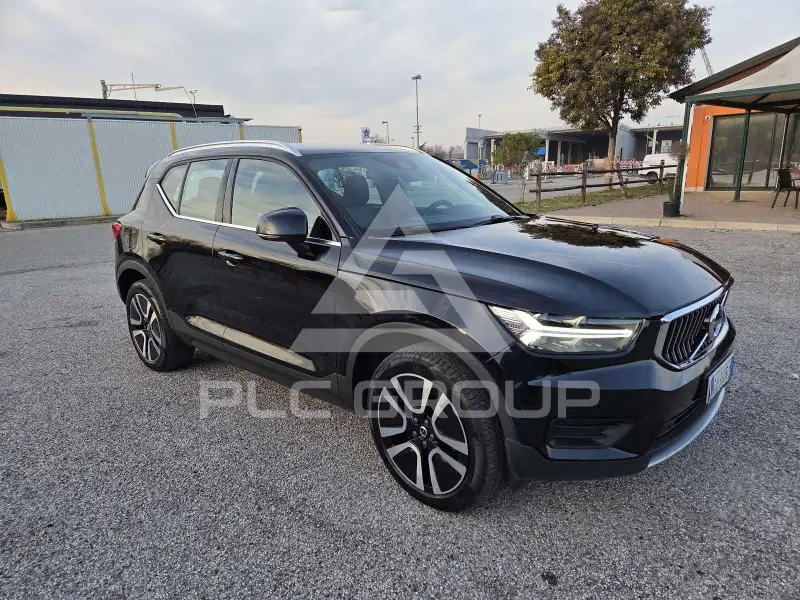 2022 Volvo XC40
