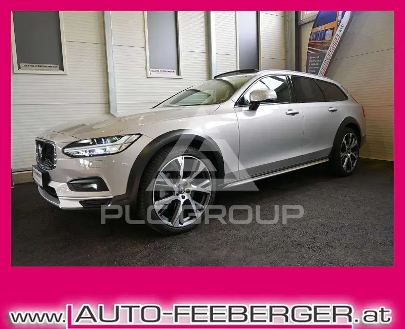 2022 Volvo V90