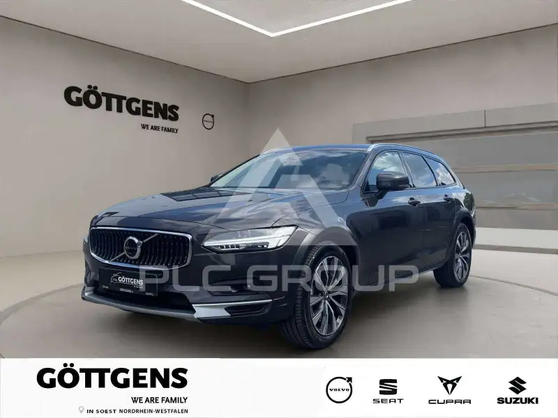 2022 Volvo V90