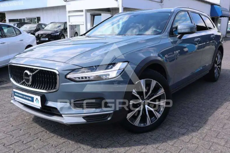 2022 Volvo V90