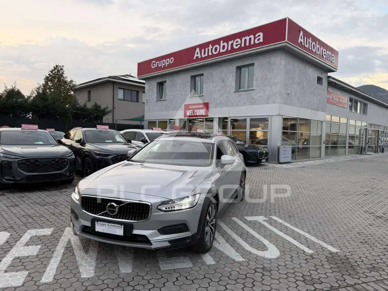 2022 Volvo V90