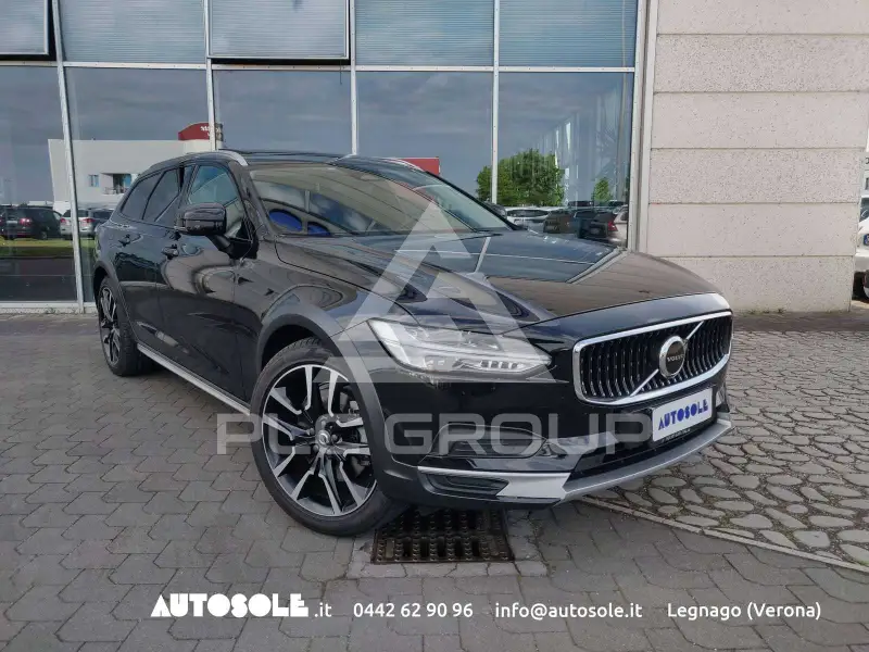 2022 Volvo V90