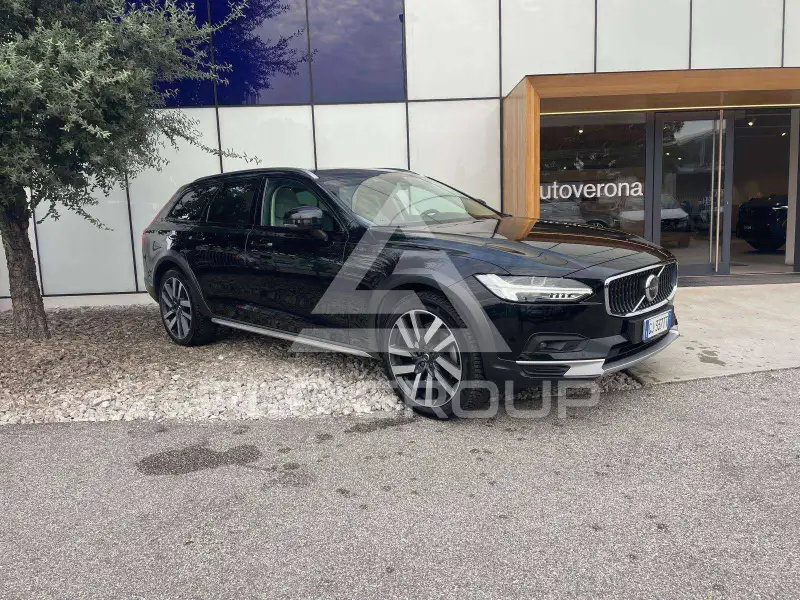 2022 Volvo V90