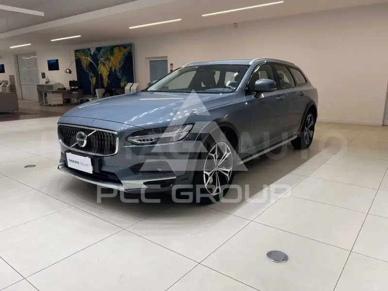 2022 Volvo V90