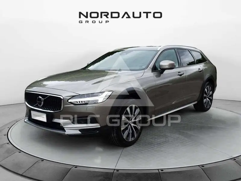 2022 Volvo V90