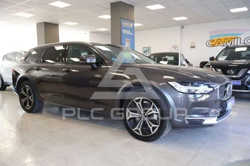 2022 Volvo V90