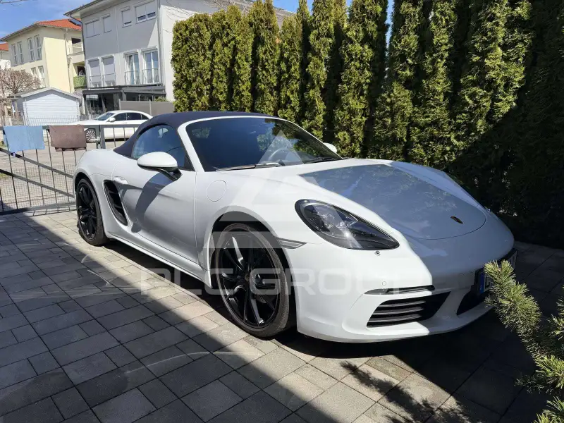 2022 Porsche 718