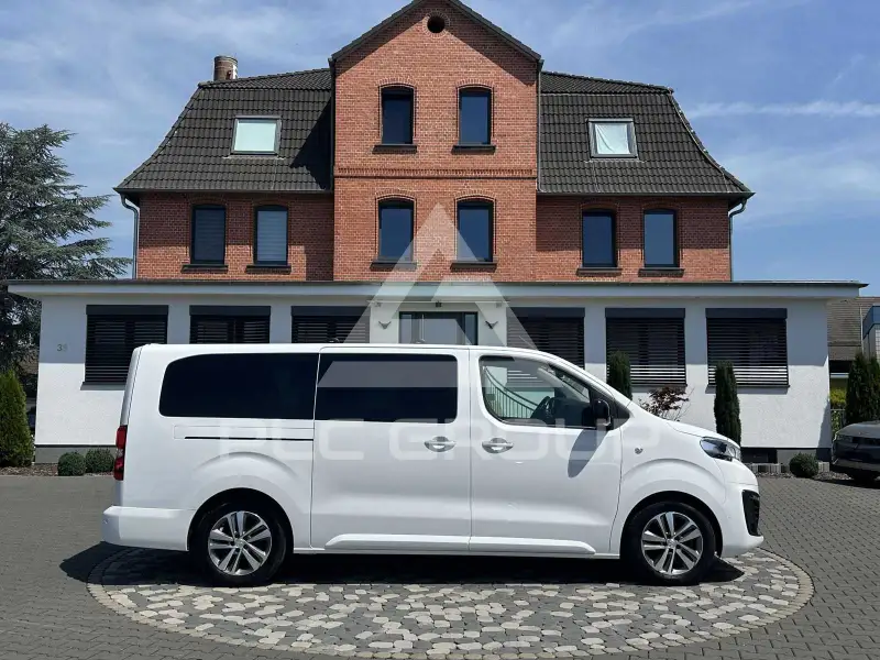 2022 Peugeot Traveller