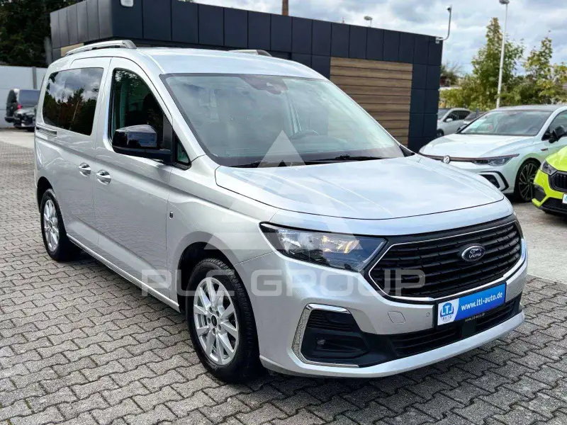 2022 Ford Tourneo