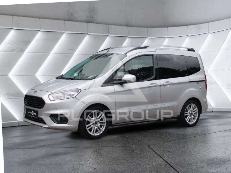 2022 Ford Tourneo