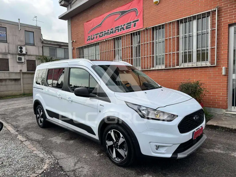 2022 Ford Tourneo