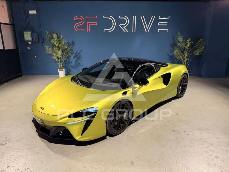 2022 McLaren ARTURA