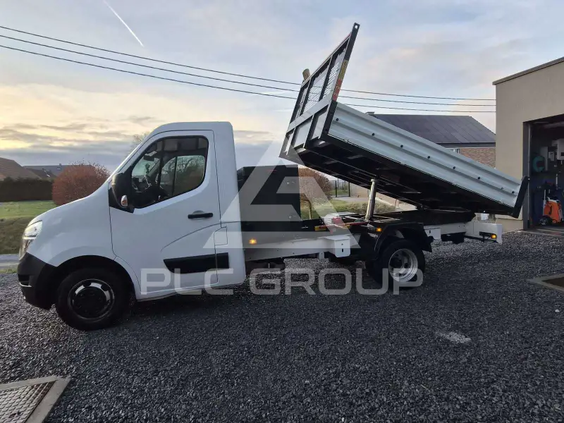 2023 Nissan Interstar