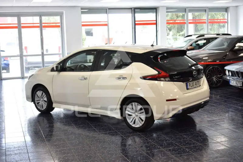 2023 Nissan LEAF