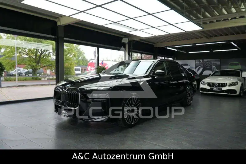 2023 BMW 740