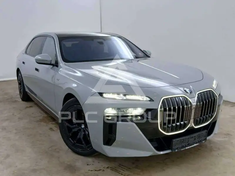 2023 BMW 740