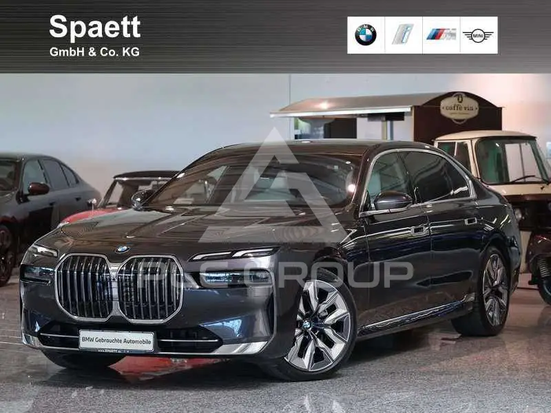 2023 BMW 740
