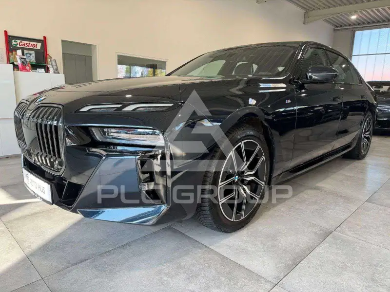 2023 BMW 740