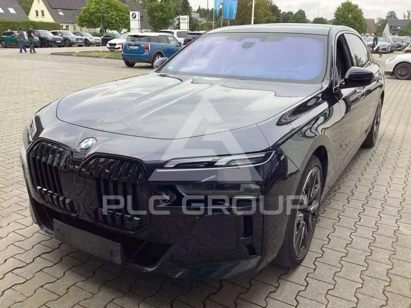 2023 BMW 740