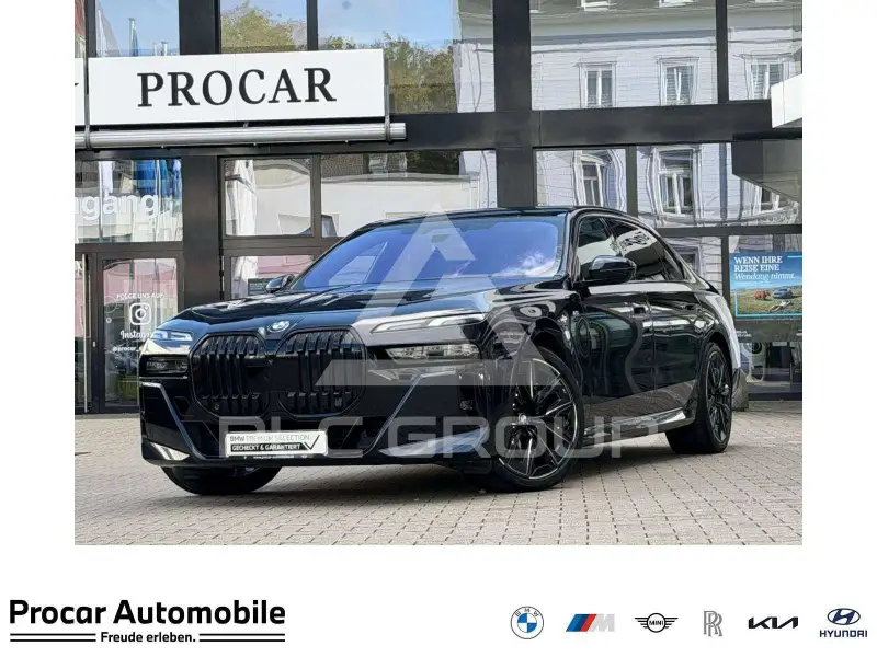 2023 BMW 740