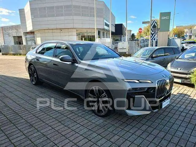 2023 BMW 740