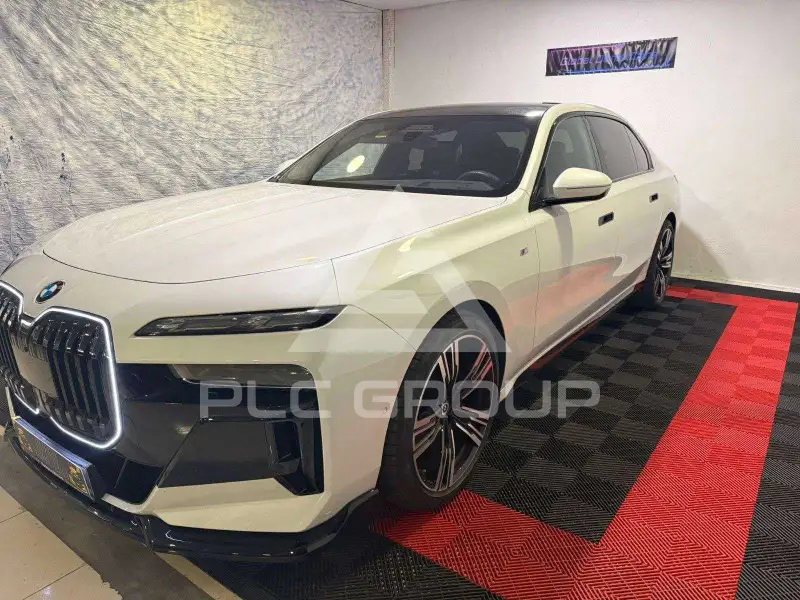 2023 BMW 740