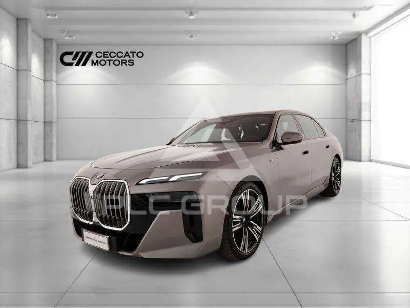 2023 BMW 740