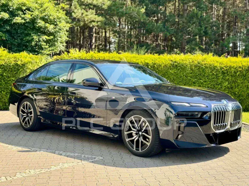 2023 BMW 740