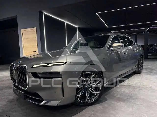 2023 BMW 750