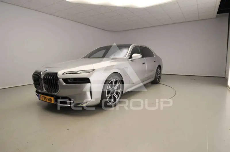 2023 BMW 750
